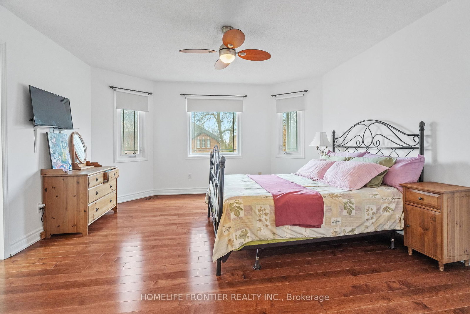 55 Attridge Drive • Aurora, ON photo 11