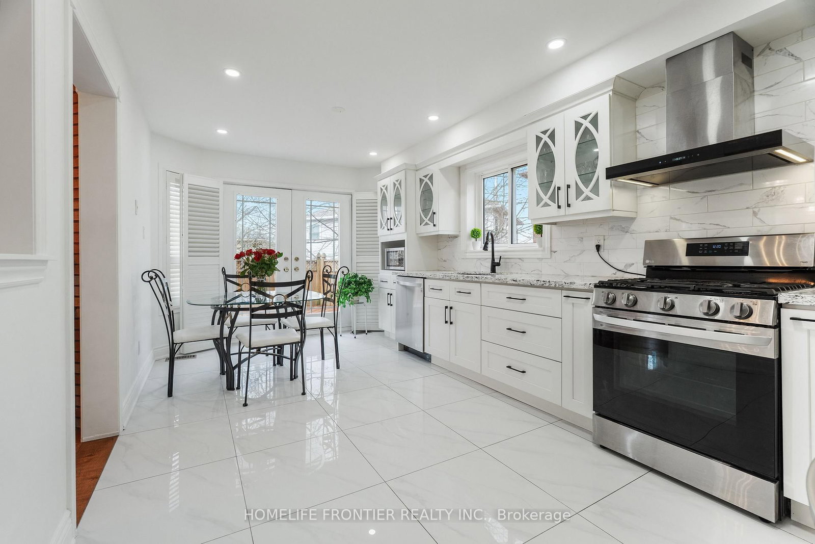 55 Attridge Drive • Aurora, ON photo 7