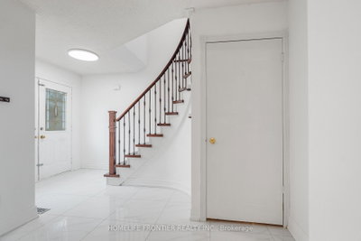 55 Attridge Drive • Aurora, ON photo 9