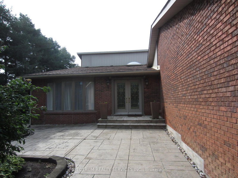 135 Hayhoe Avenue