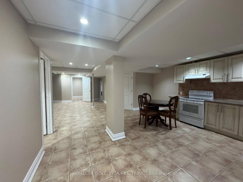 33 Hammerstone Crescent
