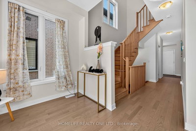 10 Harvey Bunker Crescent • Markham, ON photo 5