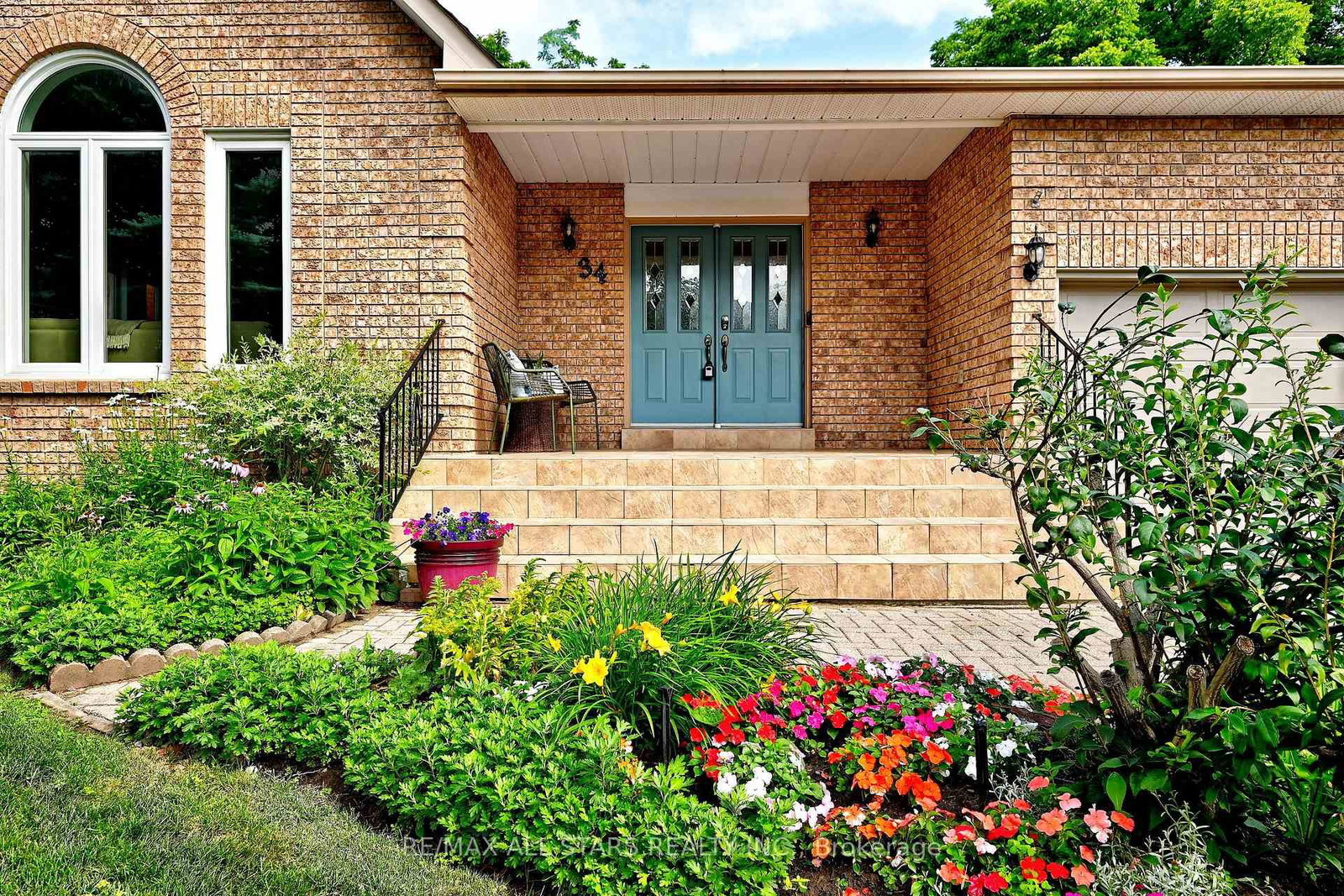 34 Captain Armstrong Lane • Markham, ON photo 3