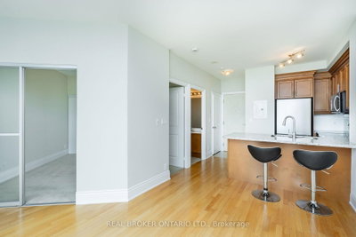18 Harding Boulevard • #PH208 • Richmond Hill, ON photo 8