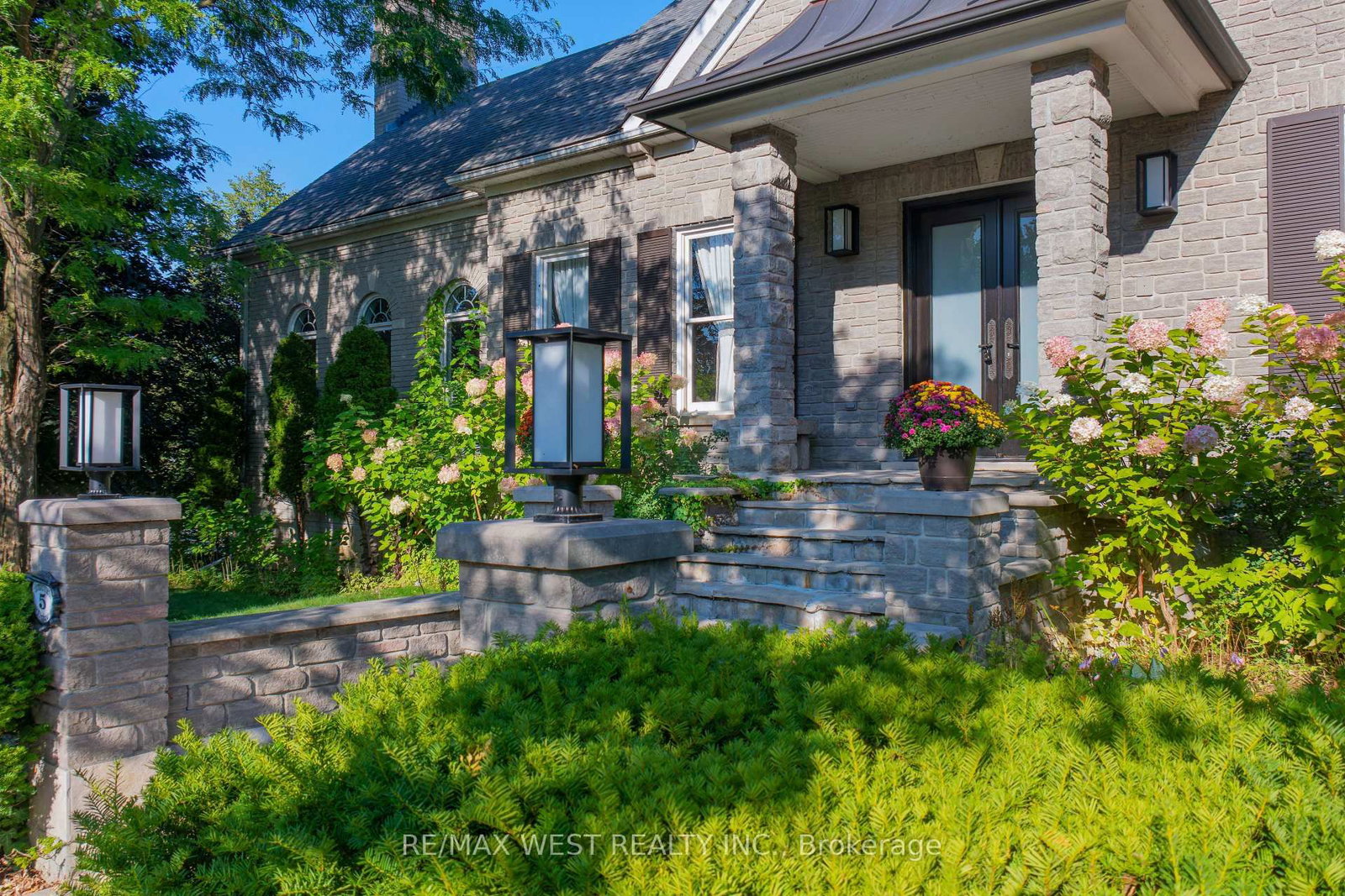 5 Humberview Drive • Vaughan, ON photo 1