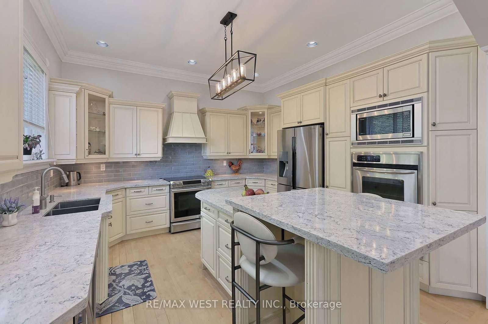 5 Humberview Drive • Vaughan, ON photo 4