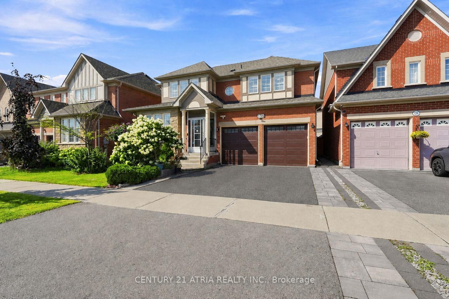 136 Rollinghill Road • Richmond Hill, ON photo 3