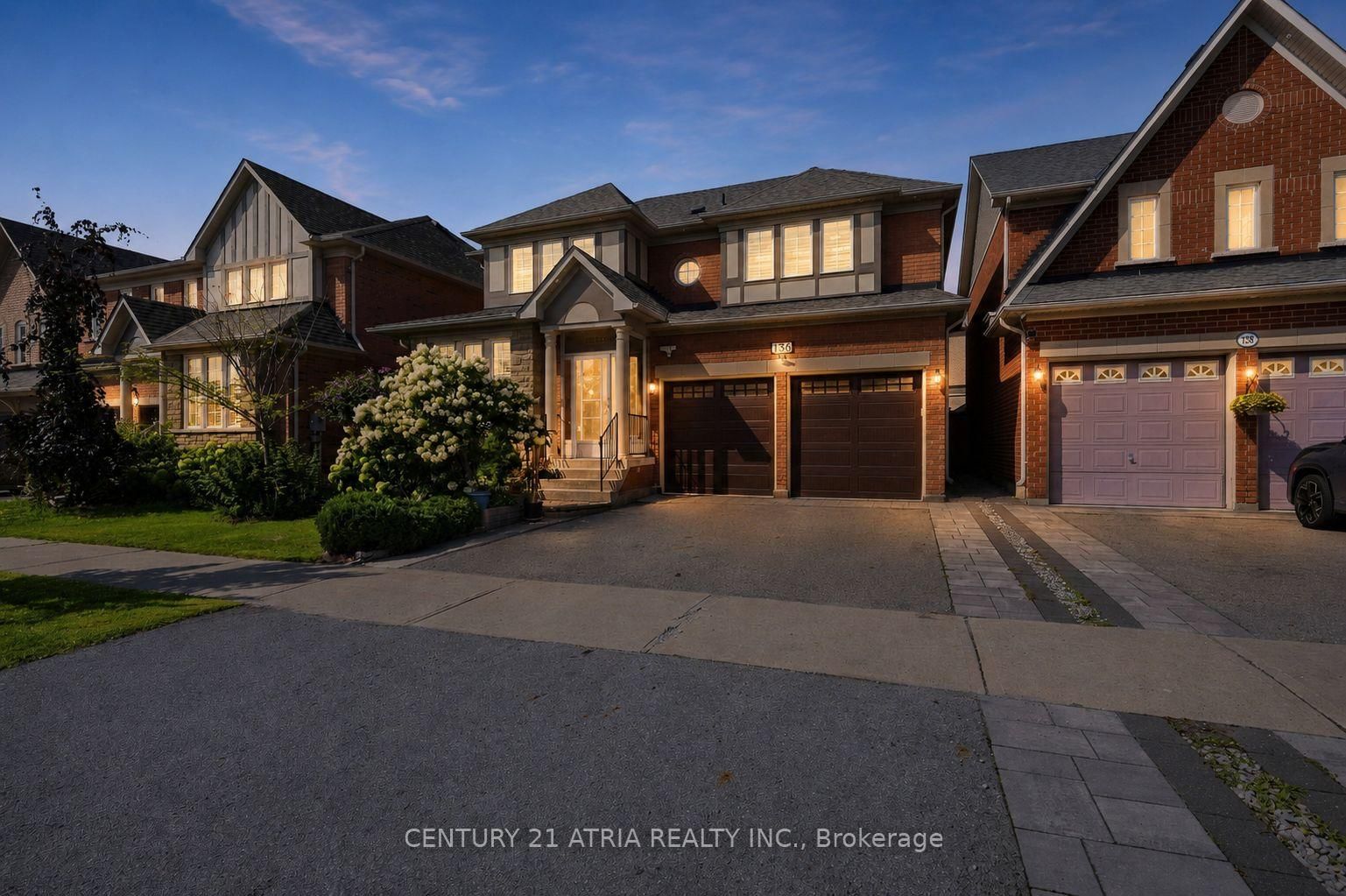 136 Rollinghill Road • Richmond Hill, ON photo 4