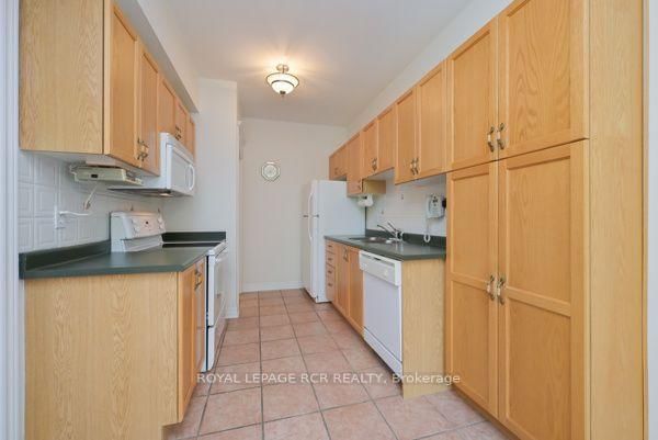 251 Denise Circle • Newmarket, ON photo 12