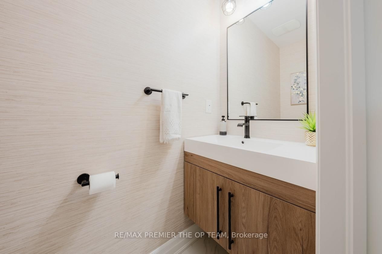 22 Adelia Place • King, ON photo 12