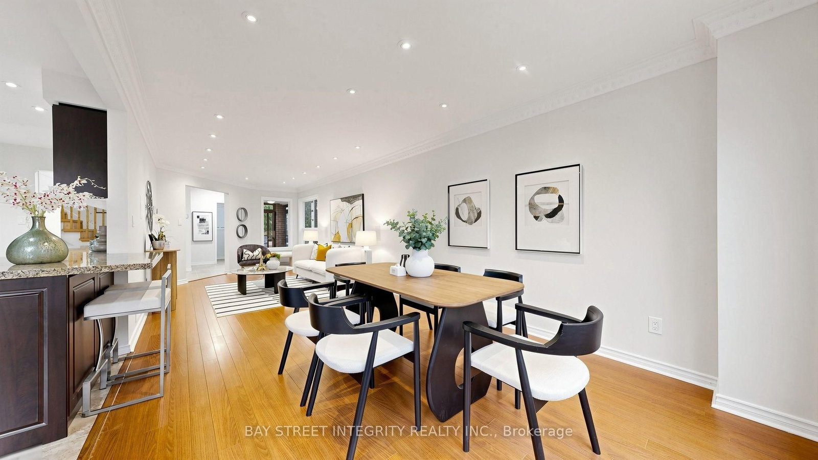 41 Jonathan Gate • Vaughan, ON photo 9