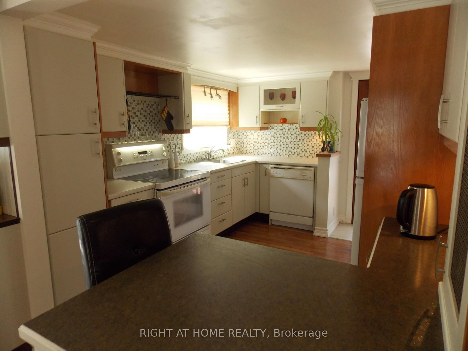 10 Rosehill Drive • Whitchurch-Stouffville, ON photo 3