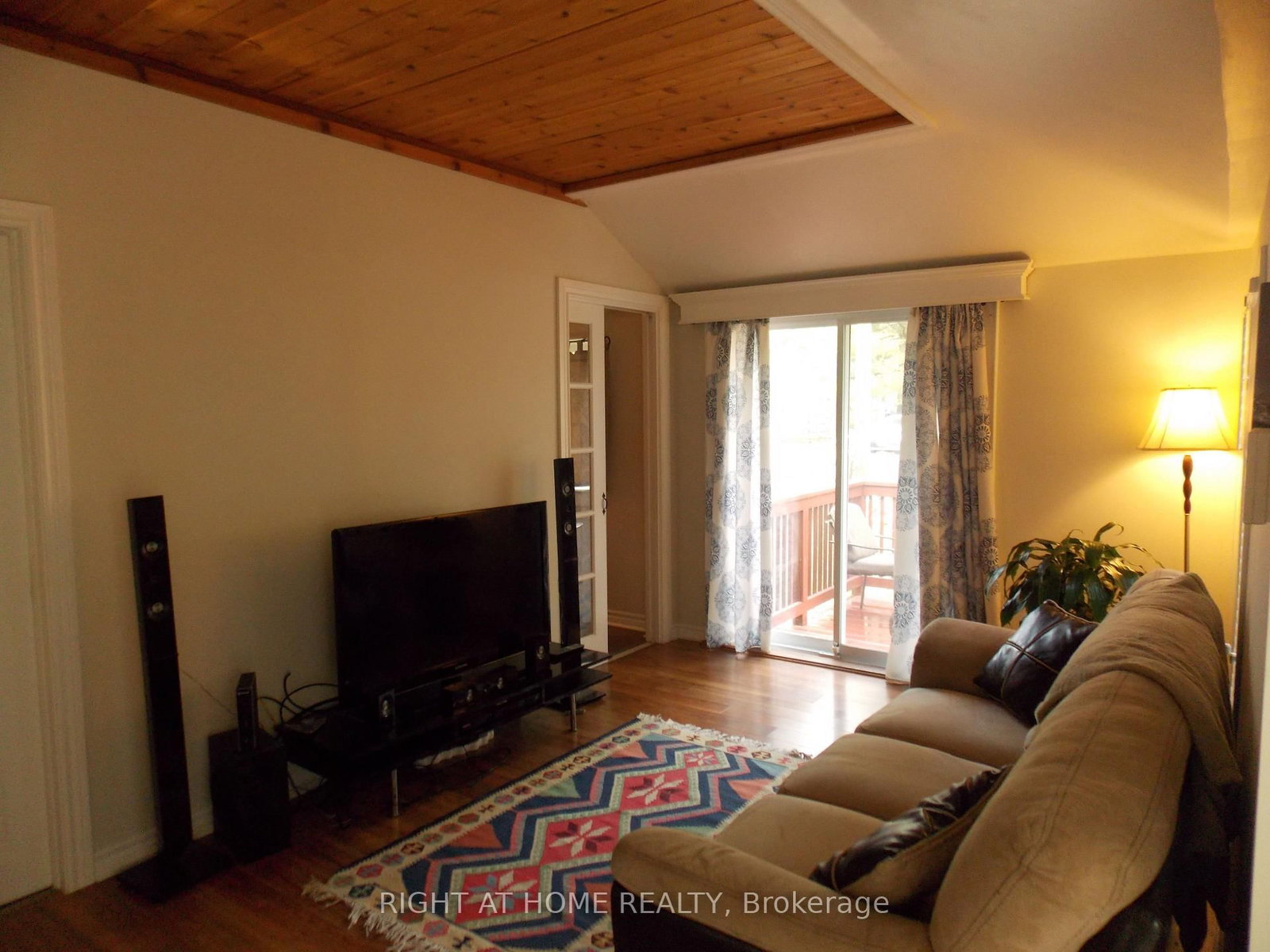 10 Rosehill Drive • Whitchurch-Stouffville, ON photo 7