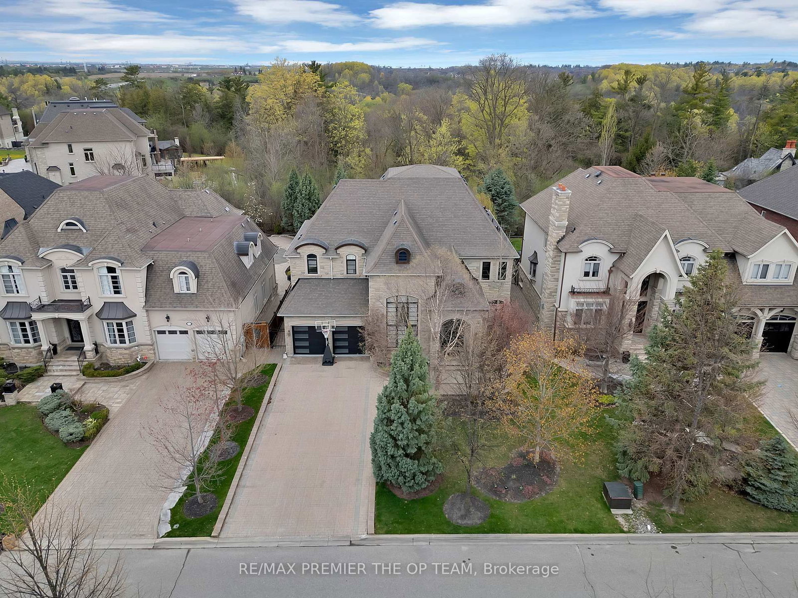 62 Autumn Grove Court • Vaughan, ON photo 2