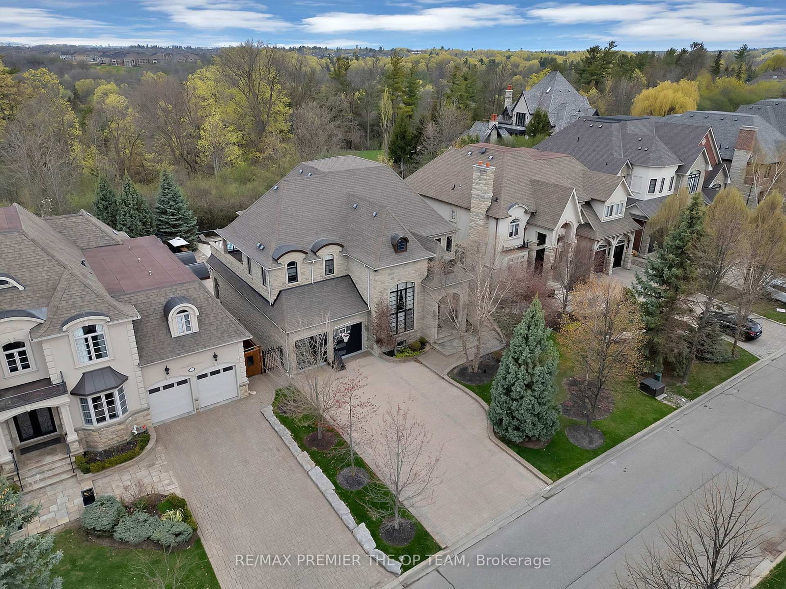 62 Autumn Grove Court • Vaughan, ON photo 3