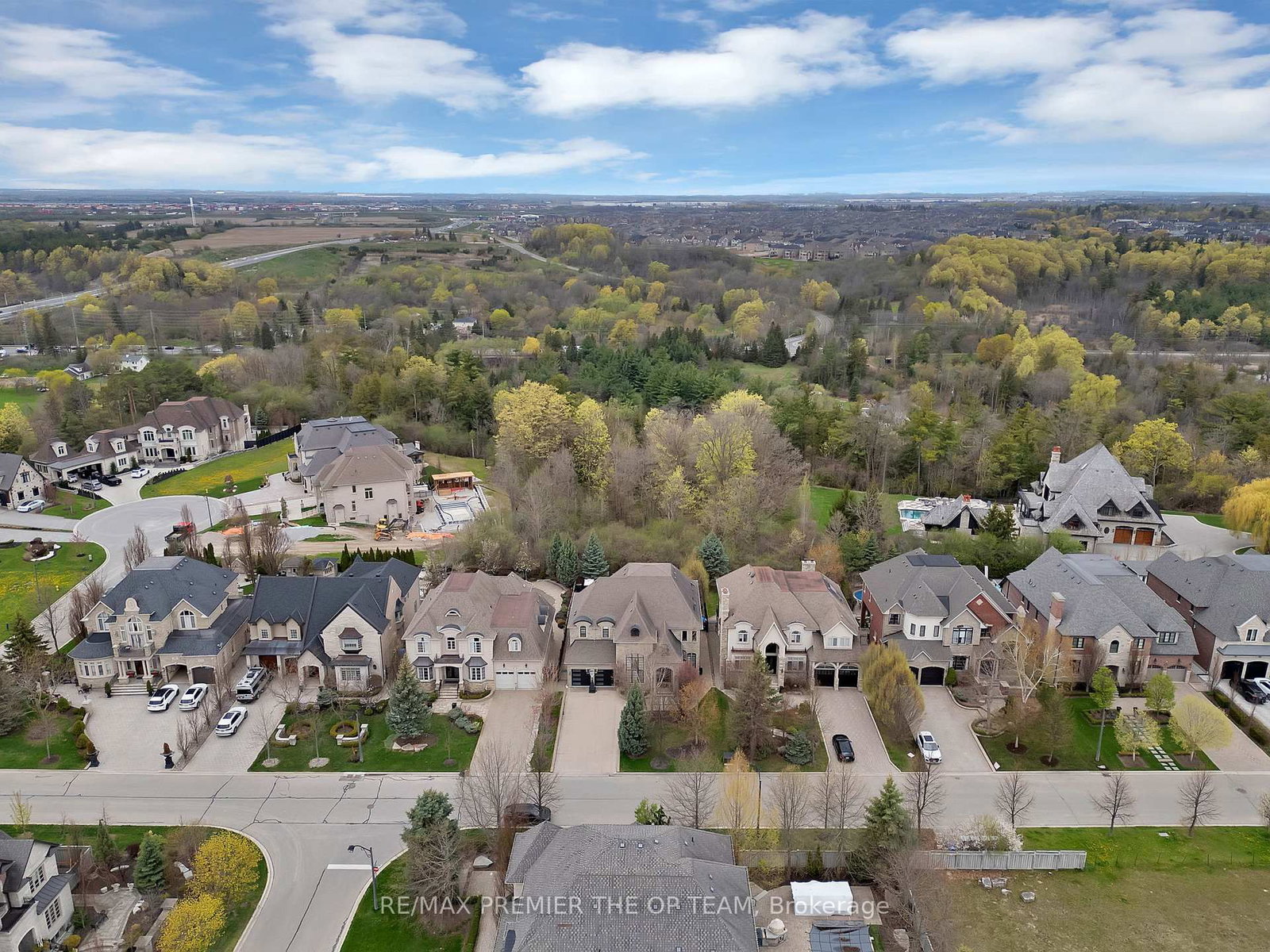 62 Autumn Grove Court • Vaughan, ON photo 4