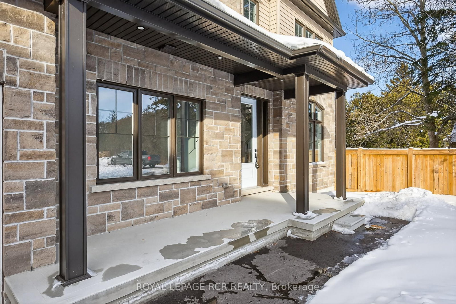 28 St. George Street • Georgina, ON photo 4
