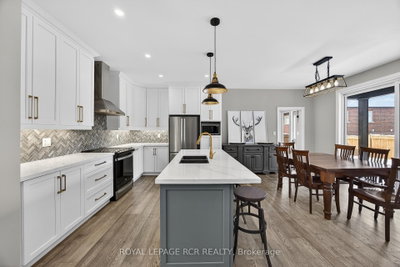 28 St. George Street • Georgina, ON photo 8
