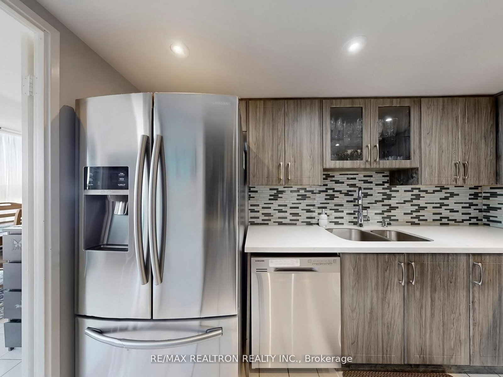 40 Harding Boulevard W • #1015 • Richmond Hill, ON photo 18