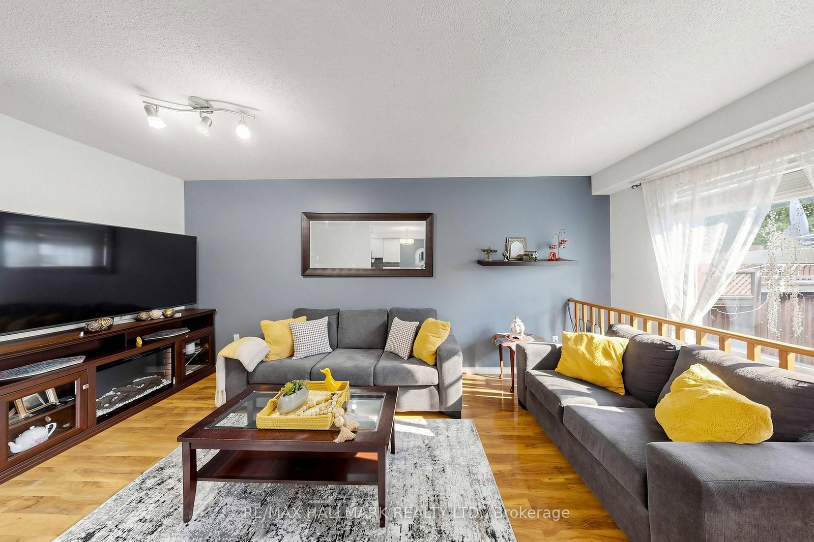 5 Evelyn Buck Lane • Aurora, ON photo 12