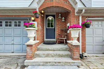 5 Evelyn Buck Lane • Aurora, ON photo 4