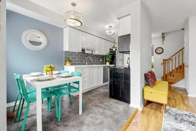 5 Evelyn Buck Lane • Aurora, ON photo 8