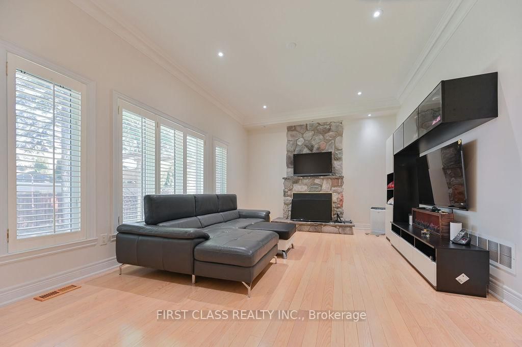 2 wainwright Avenue • Richmond Hill, ON photo 11