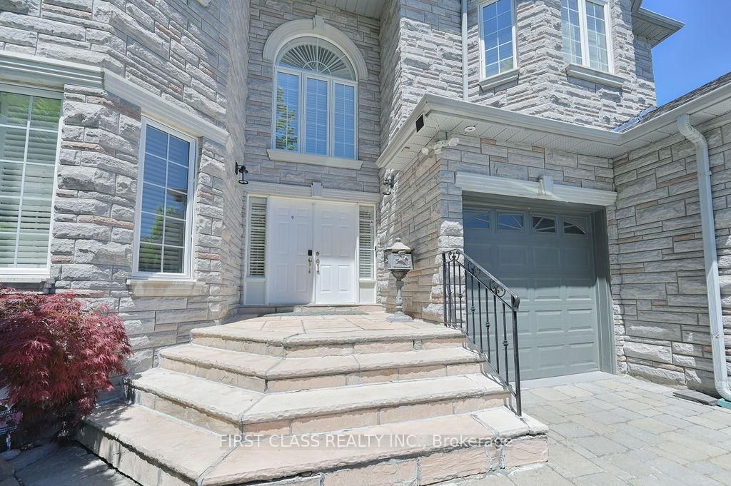 2 wainwright Avenue • Richmond Hill, ON photo 3