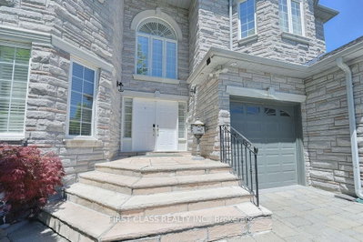 2 wainwright Avenue • Richmond Hill, ON photo 3