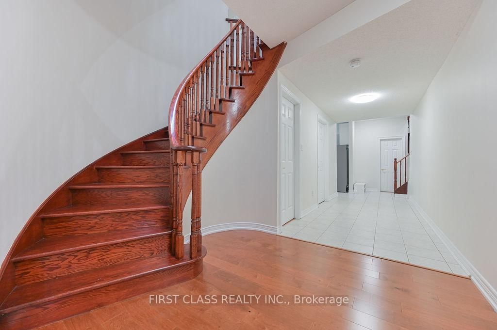 2 wainwright Avenue • Richmond Hill, ON photo 37