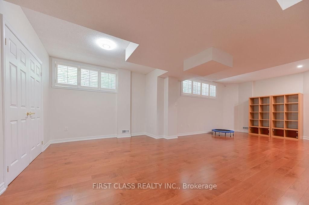 2 wainwright Avenue • Richmond Hill, ON photo 39