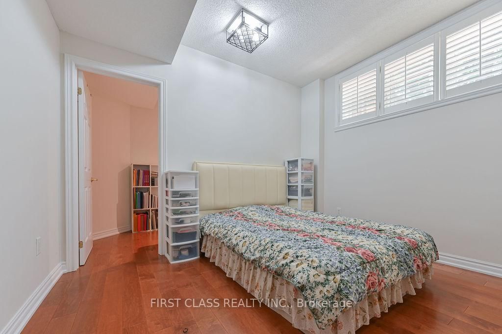 2 wainwright Avenue • Richmond Hill, ON photo 44