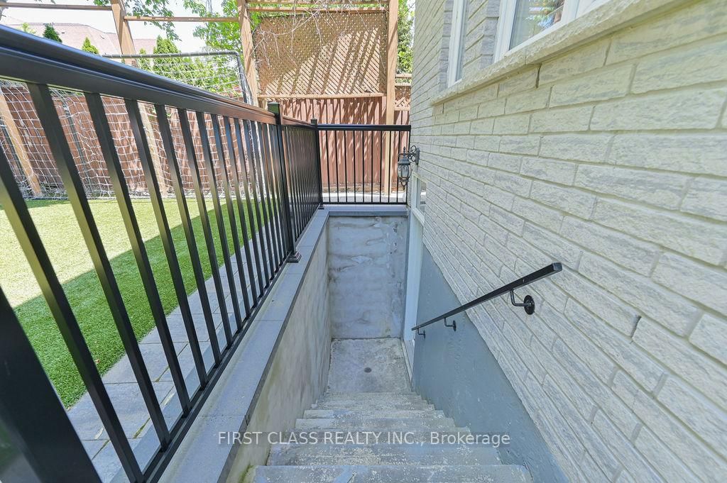2 wainwright Avenue • Richmond Hill, ON photo 47