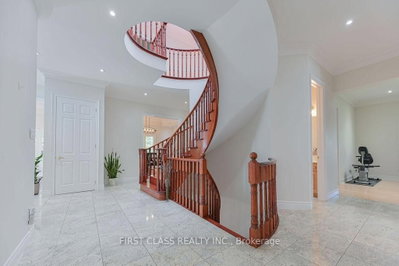 2 wainwright Avenue • Richmond Hill, ON photo 6