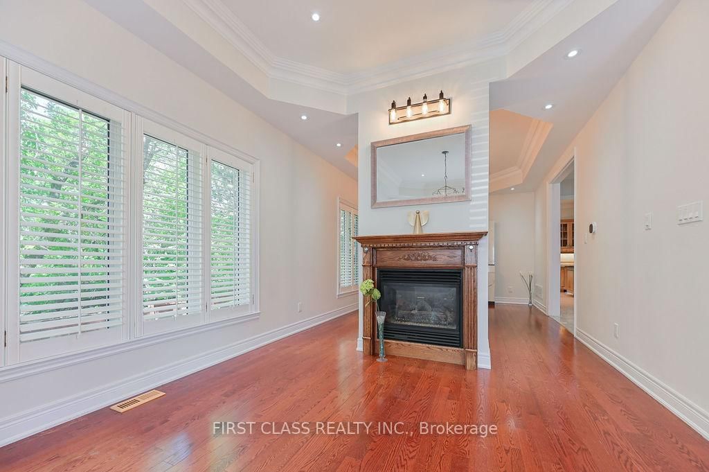 2 wainwright Avenue • Richmond Hill, ON photo 8