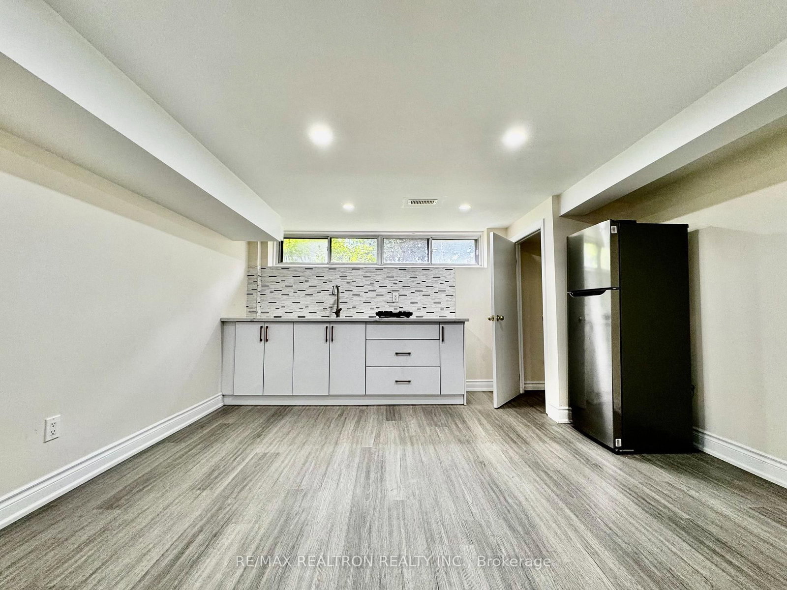 Basement - 265 Browndale Crescent, Richmond Hill 4