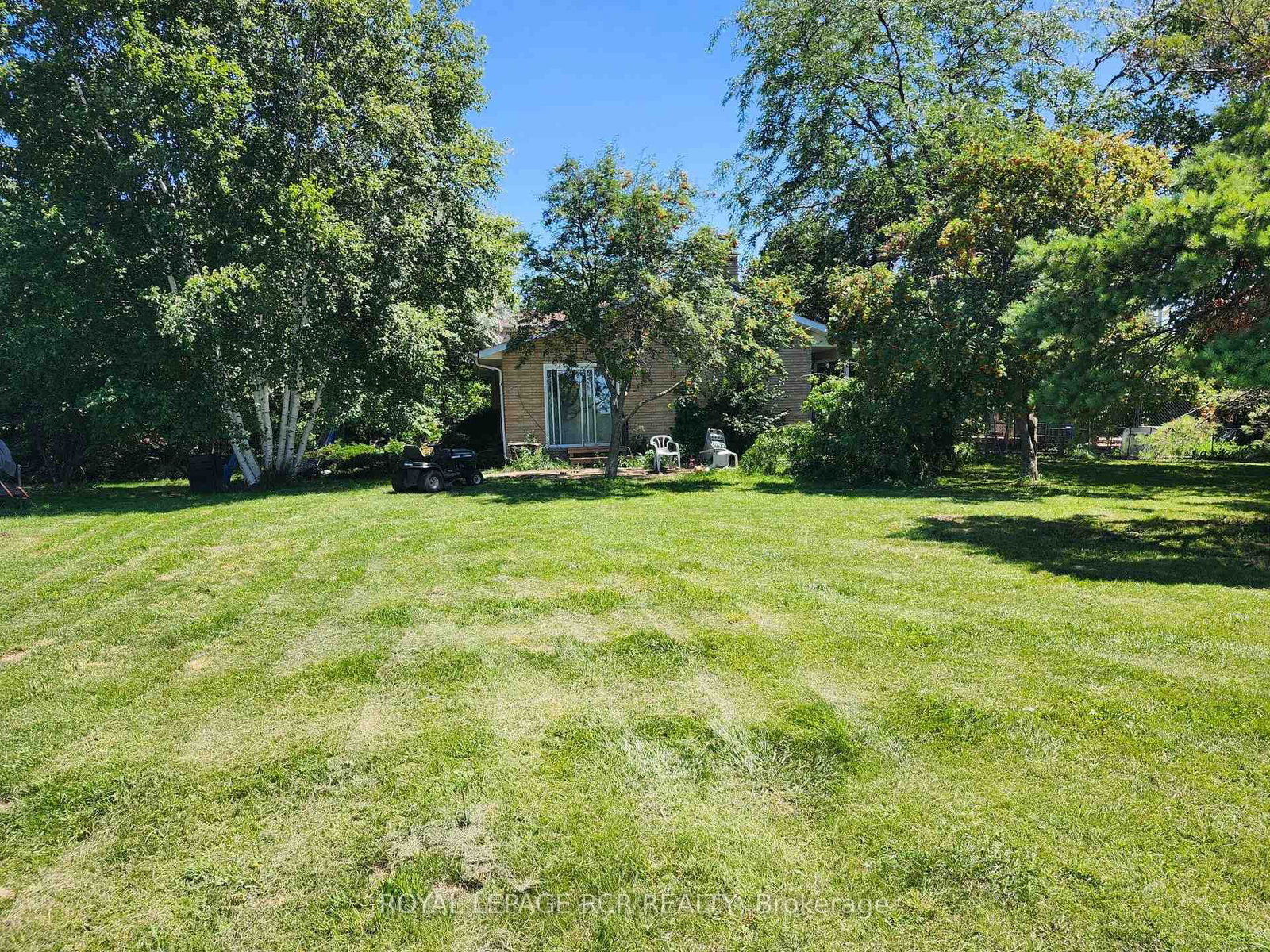 4044 Ravenshoe Road • Georgina, ON photo 4