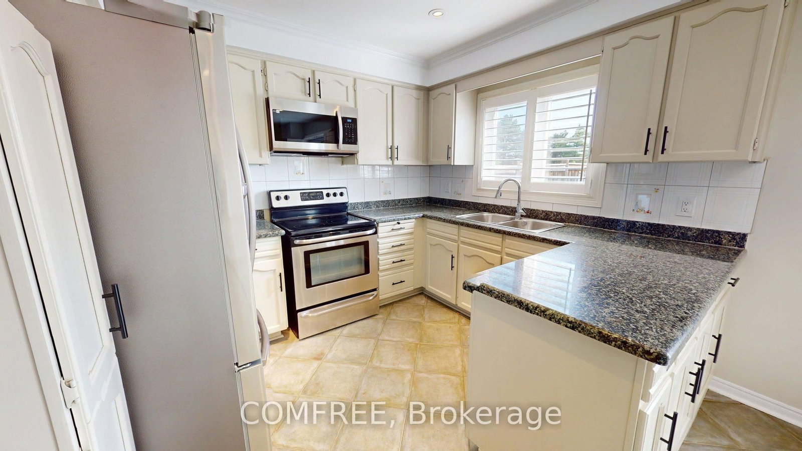 51 Venetian Crescent • Vaughan, ON photo 11