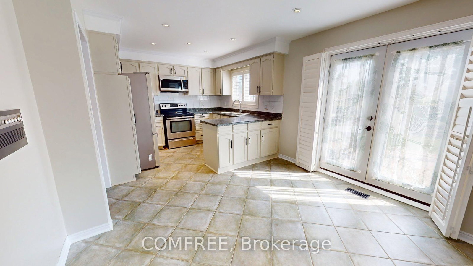 51 Venetian Crescent • Vaughan, ON photo 9