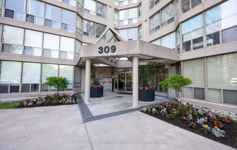915 - 309 Major Mackenzie Drive E