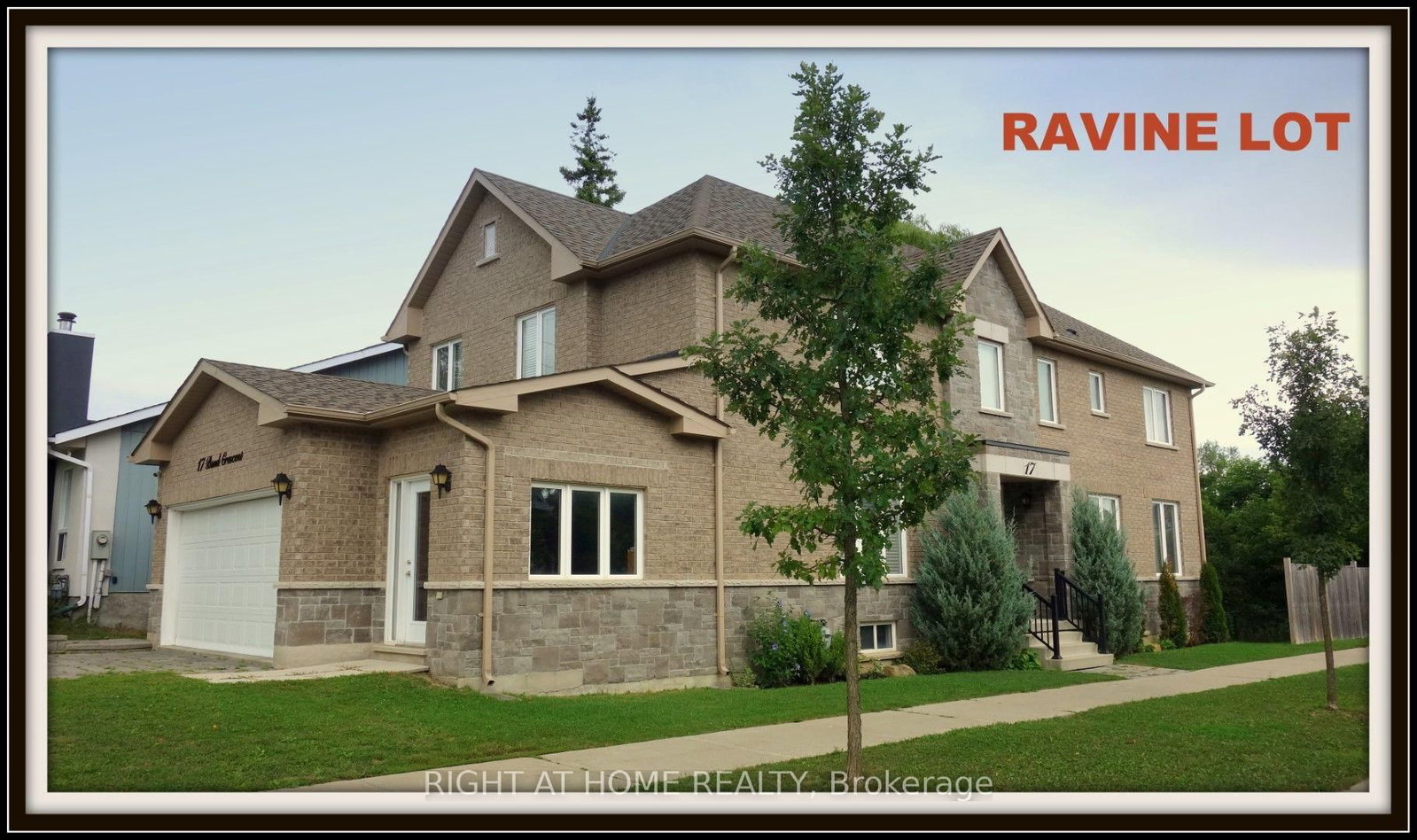 17 Bond Crescent • Richmond Hill, ON photo 1
