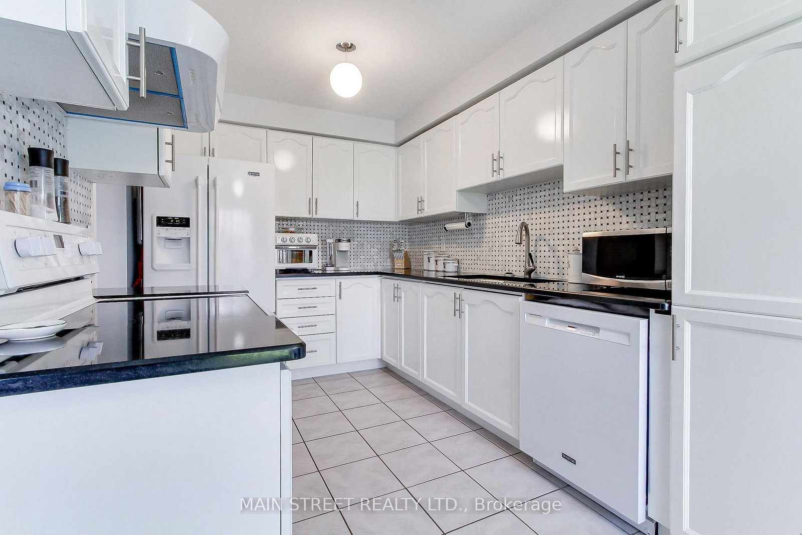 17 Hirst Avenue • Georgina, ON photo 11