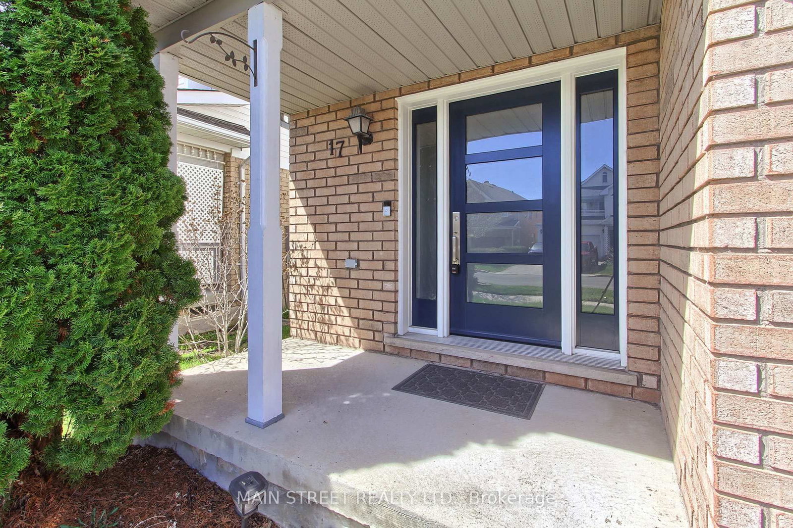 17 Hirst Avenue • Georgina, ON photo 2