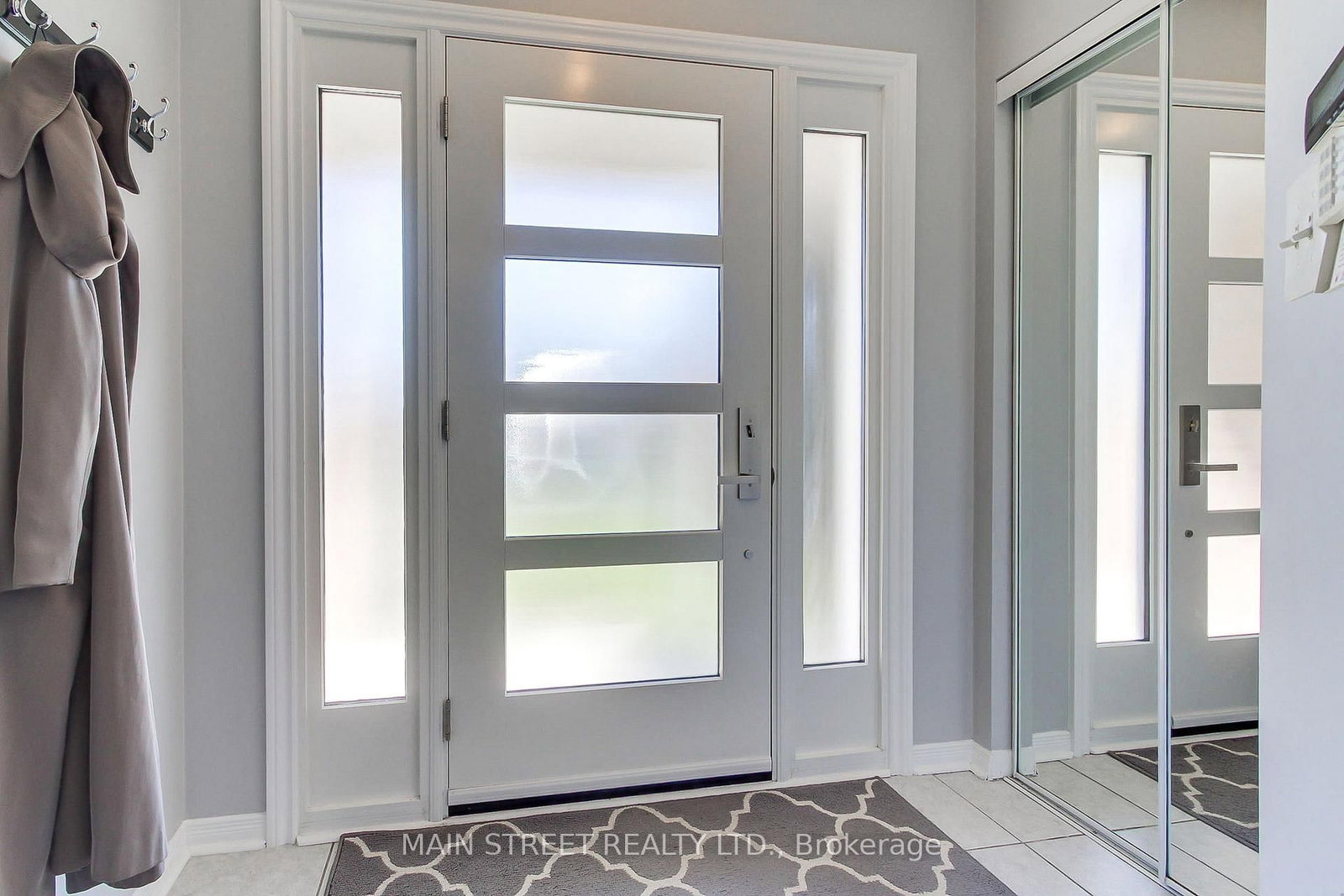 17 Hirst Avenue • Georgina, ON photo 3