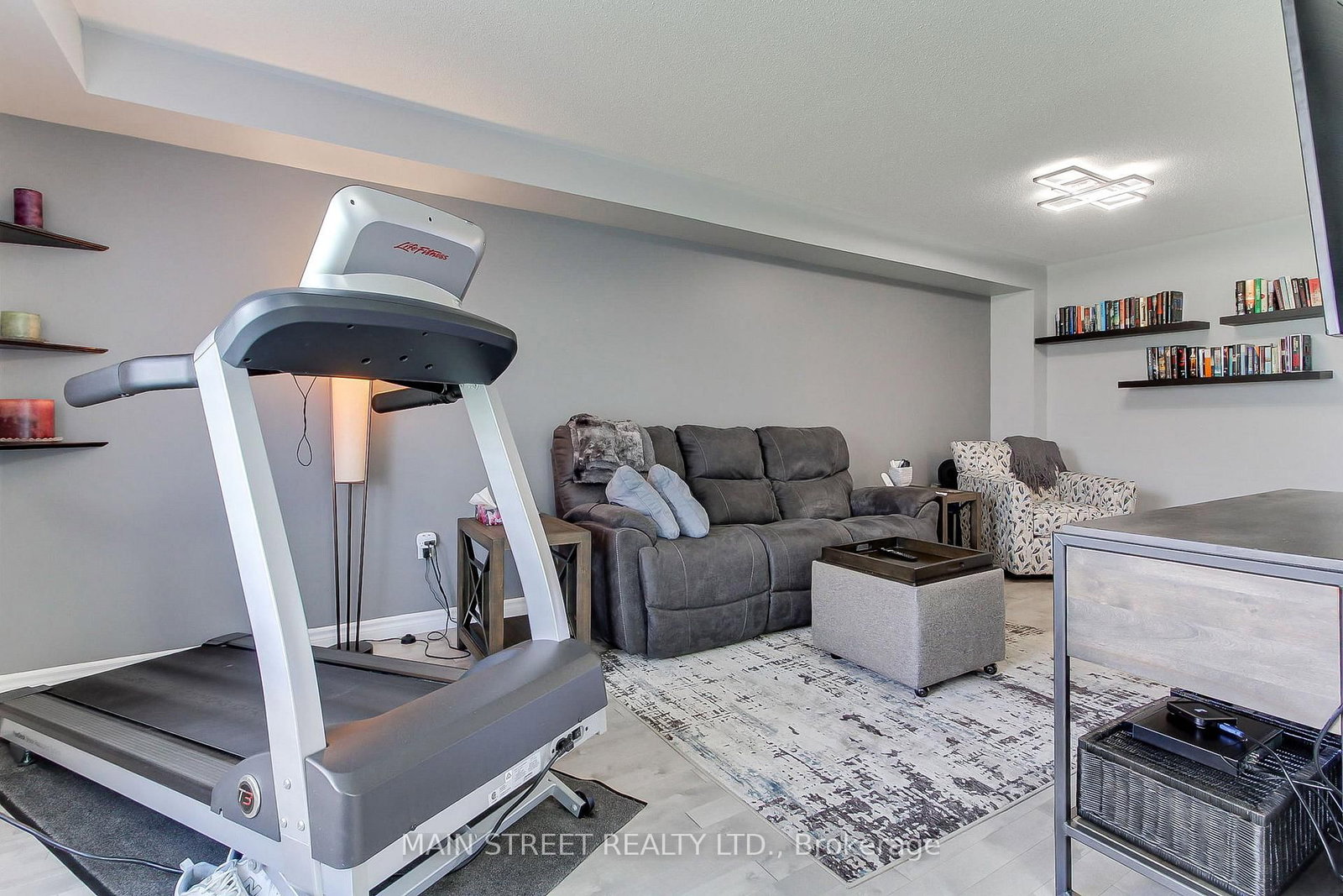 17 Hirst Avenue • Georgina, ON photo 8