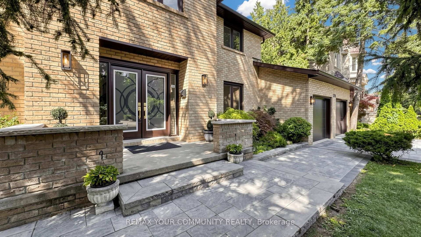 170 Garden Avenue • Richmond Hill, ON photo 3
