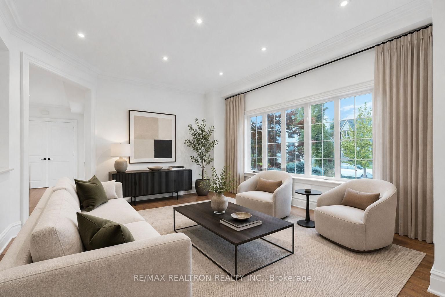 93 Oak Avenue • Richmond Hill, ON photo 3