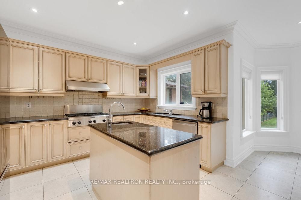 93 Oak Avenue • Richmond Hill, ON photo 8