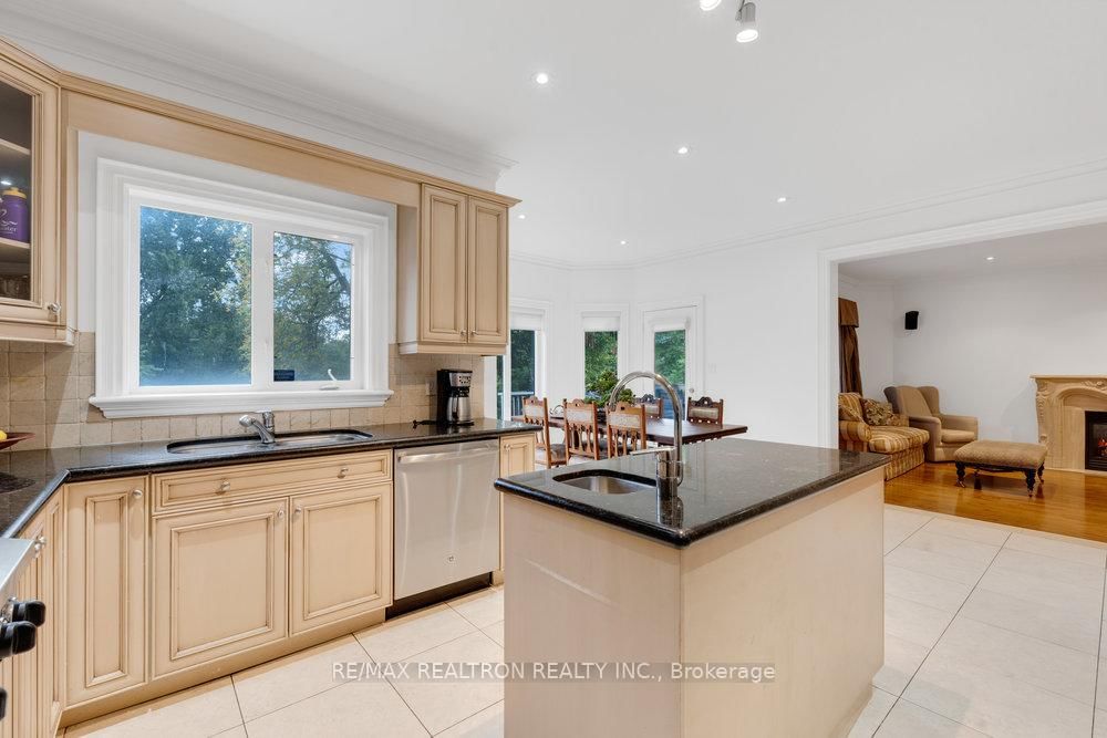 93 Oak Avenue • Richmond Hill, ON photo 9