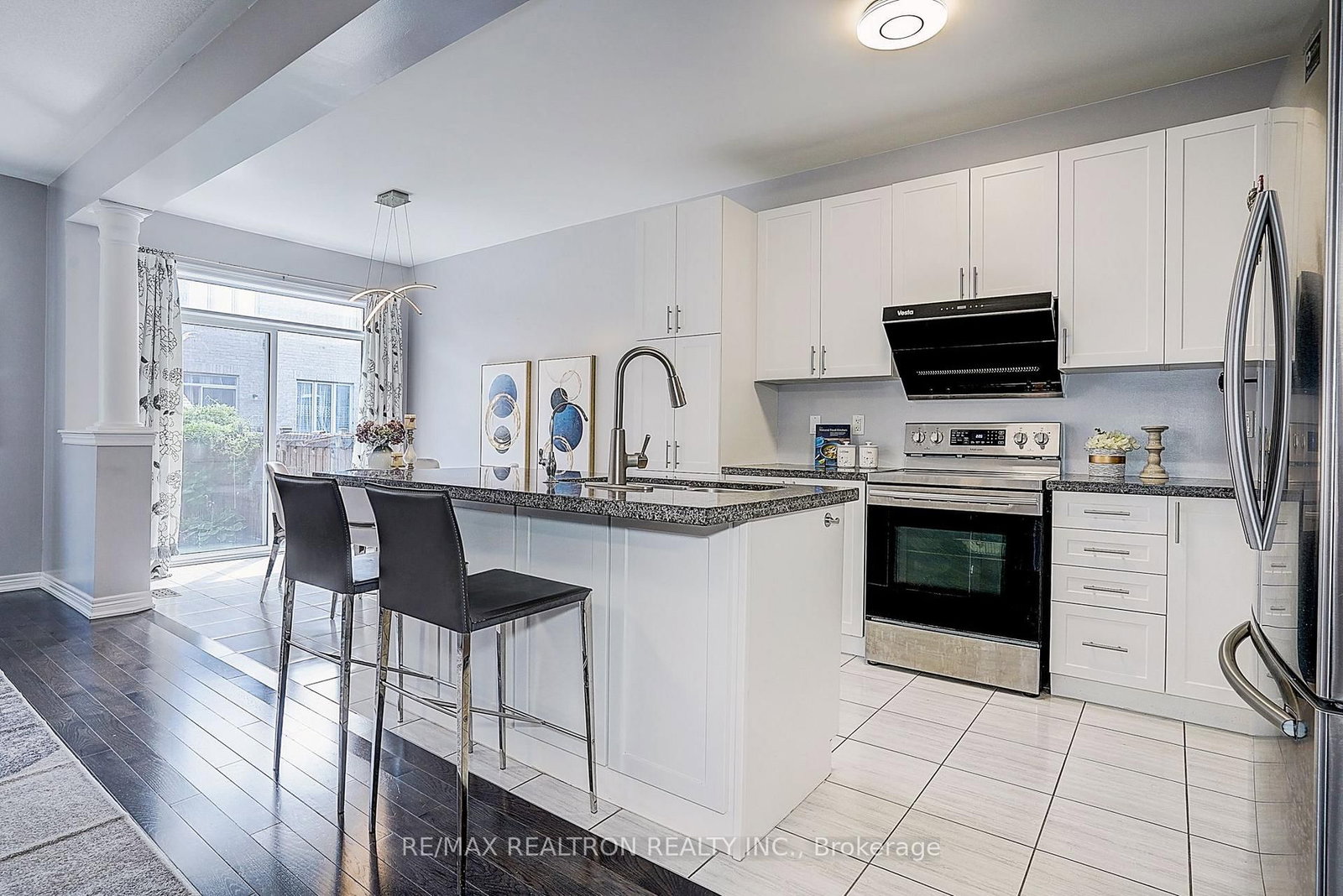19 Falconridge Terrace • East Gwillimbury, ON photo 11
